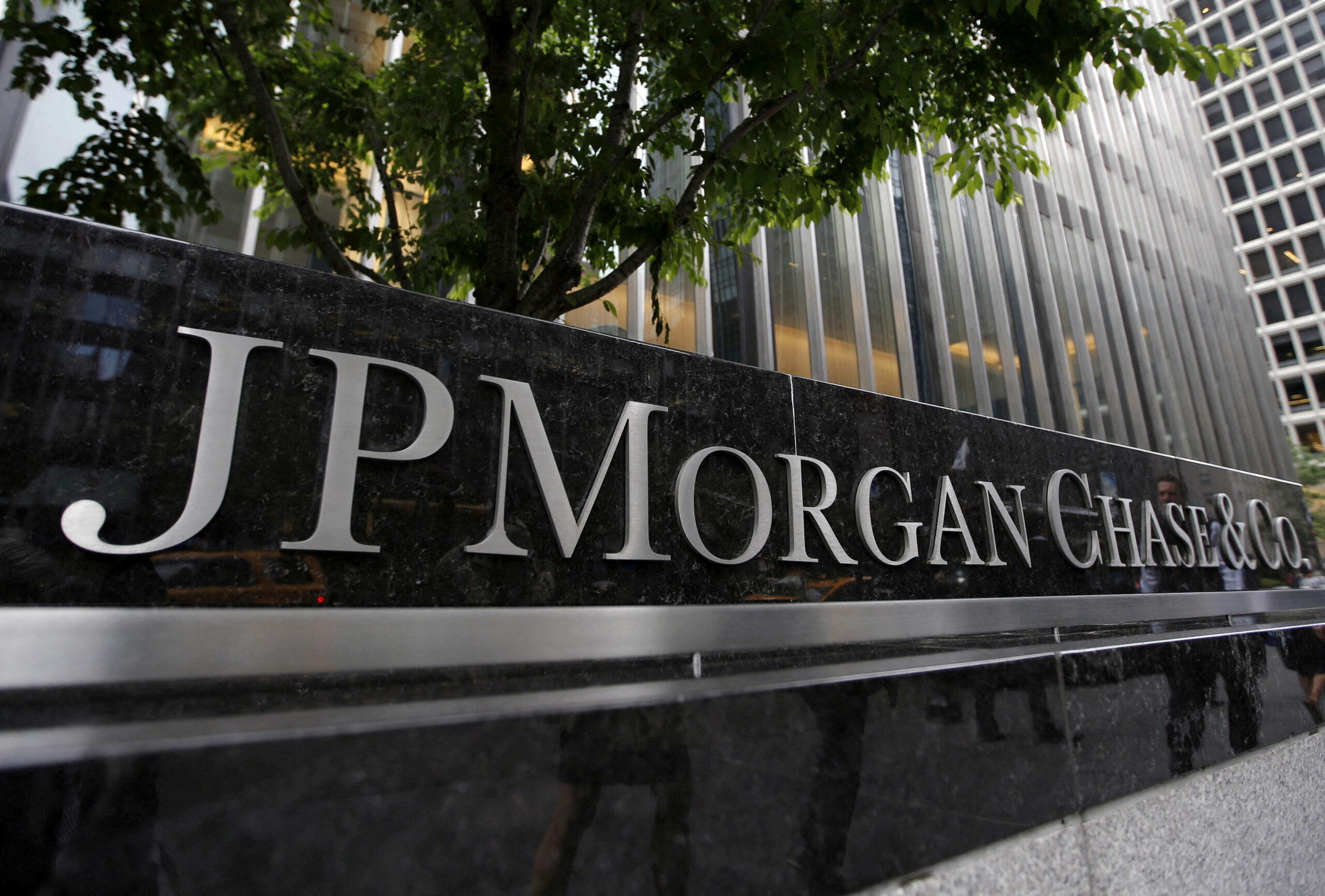 JPMorgan Warns: Crypto Demand Crashing—Can Trump Save BTC?