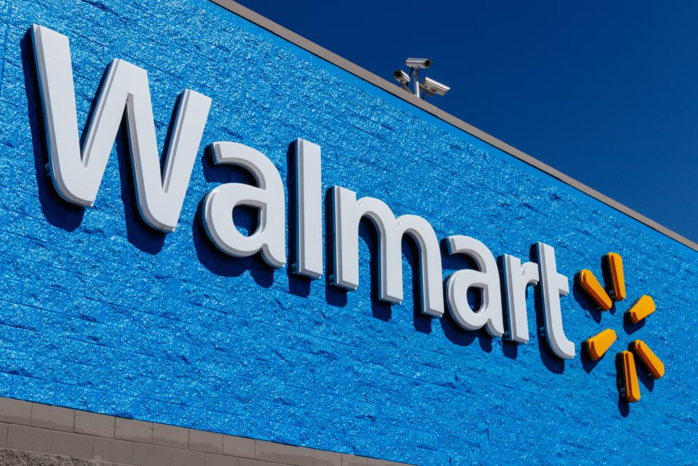 Walmart Shocks Wall Street with Surging Sales & Big Dividend Hike